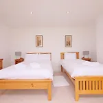 Salton Lodge *