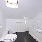 Salton Lodge *