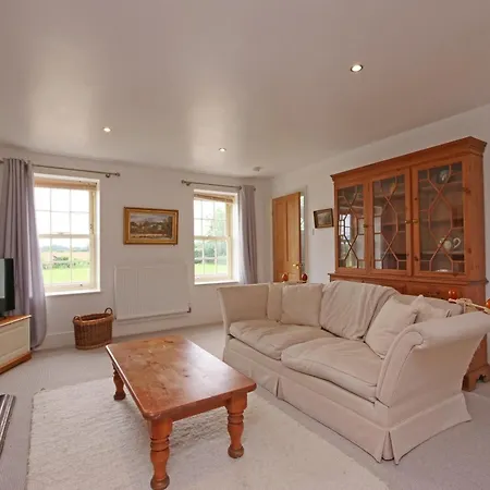 Salton Lodge Spacious Country Stay