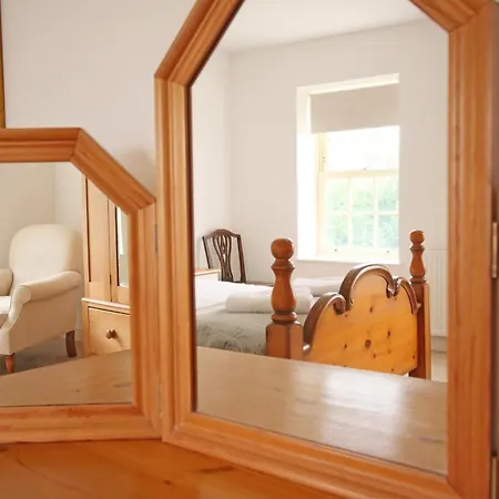 Salton Lodge Spacious Country Stay *