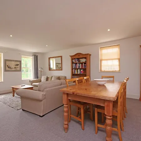 Salton Lodge Spacious Country Stay