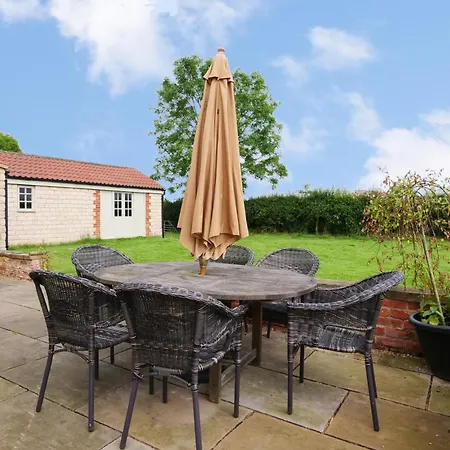 Salton Lodge Spacious Country Stay *