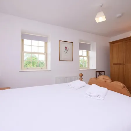 Salton Lodge Spacious Country Stay