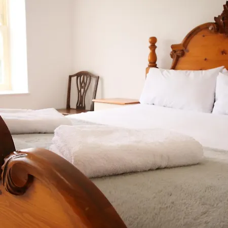 Salton Lodge Spacious Country Stay *
