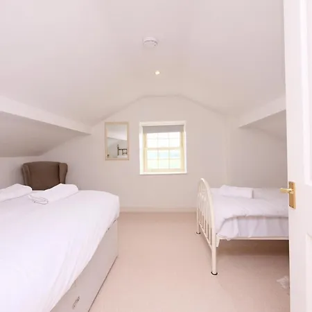 Salton Lodge Spacious Country Stay *
